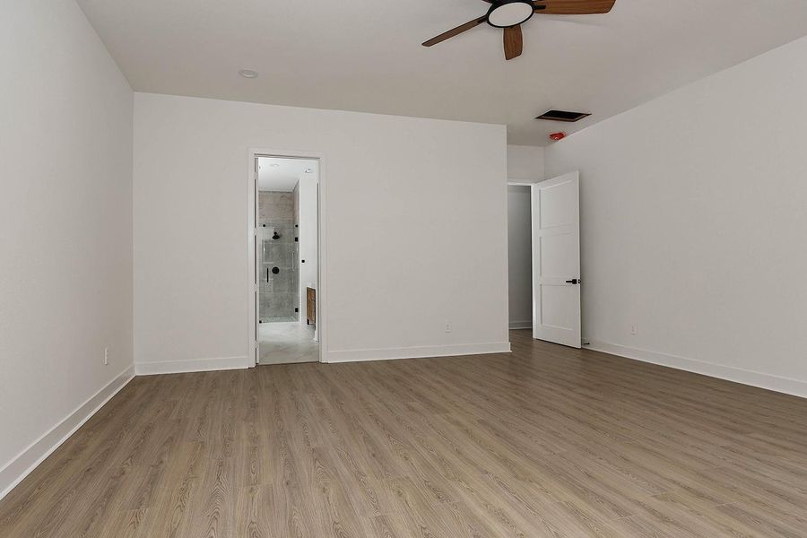 Spacious, unfurnished interior of a new home in , Conroe (Image 12).