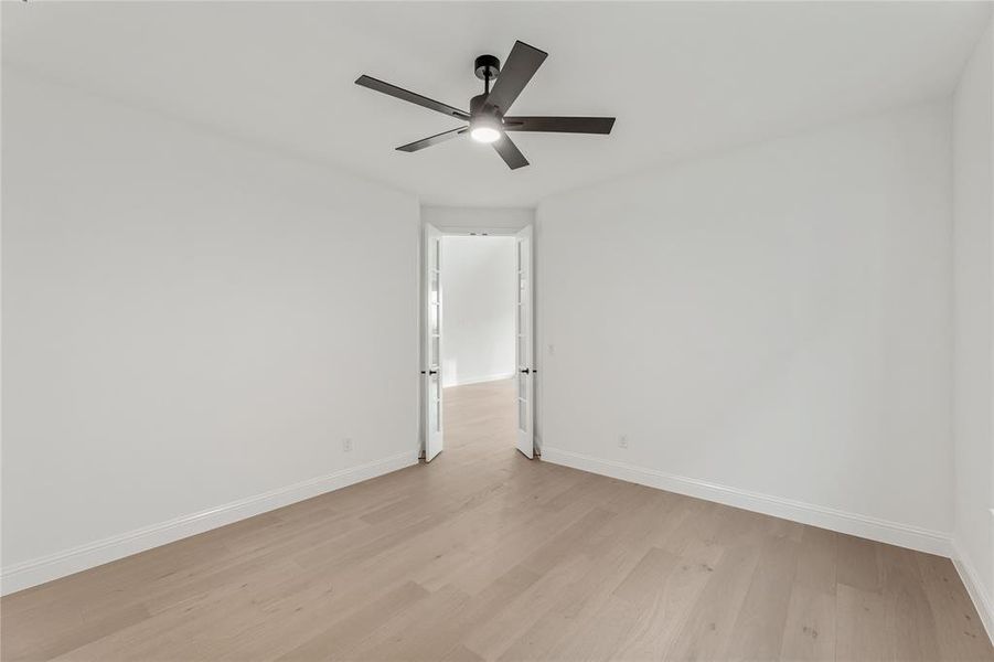 Spacious, unfurnished interior of a new home in Willow Wood, McKinney (Image 27).