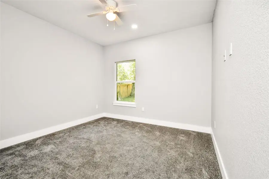 Spacious, unfurnished interior of a new home in , Willis (Image 18).