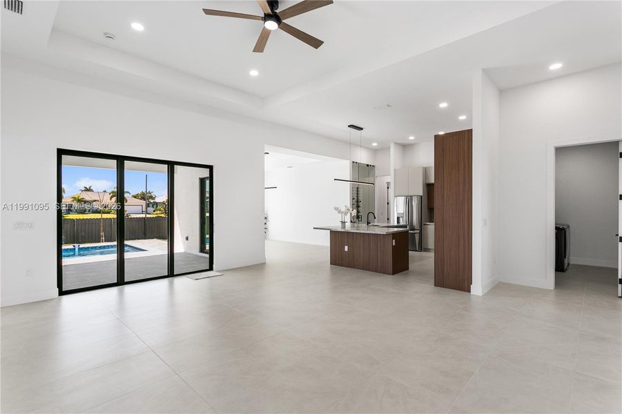 Spacious living room - open and bright! Spacious living room - open and bright!