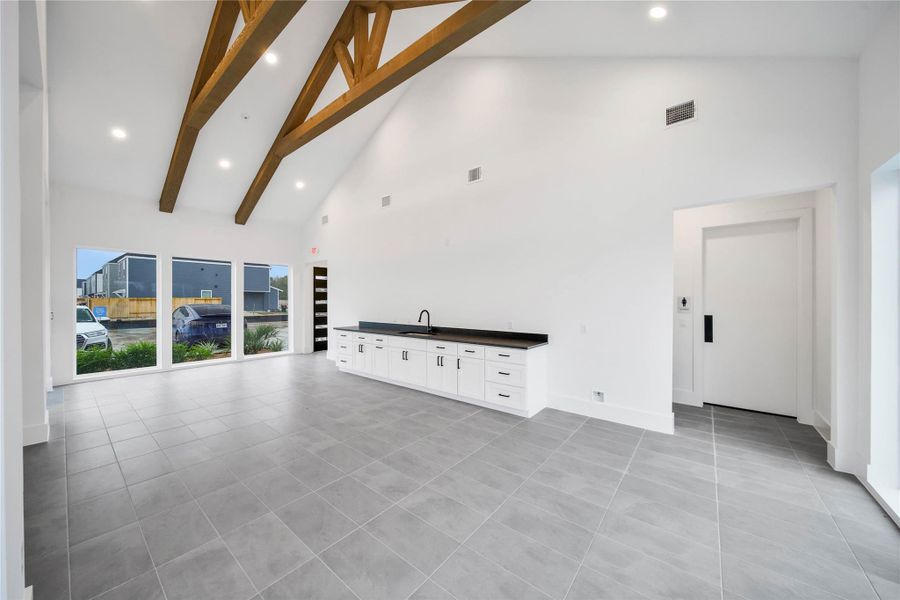 Spacious, unfurnished interior of a new home in , Houston (Image 40).