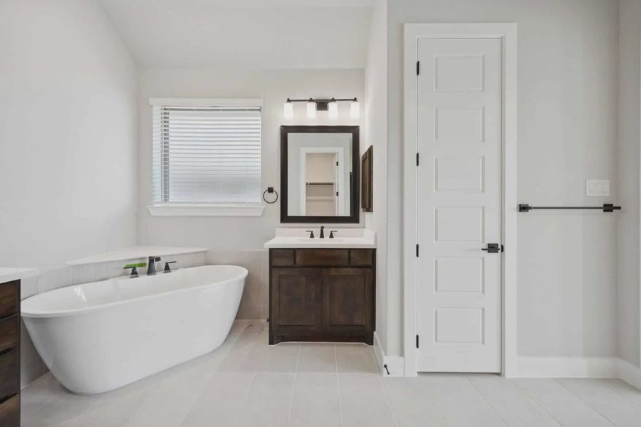 Furnished interior view inside a new home in Lakeview Heights, Azle (Image 12).