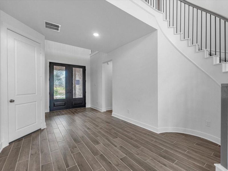 Spacious, unfurnished interior of a new home in Lago Mar - 60', Texas City (Image 17). Spacious, unfurnished interior of a new home in Lago Mar - 60', Texas City (Image 17).