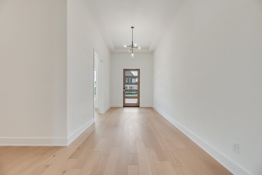 Spacious, unfurnished interior of a new home in Winding Creek, Rockwall (Image 19).