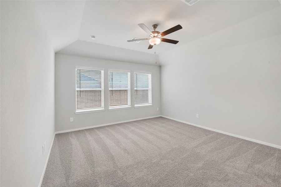 Spacious, unfurnished interior of a new home in Rollingbrook Estates, Baytown (Image 36).