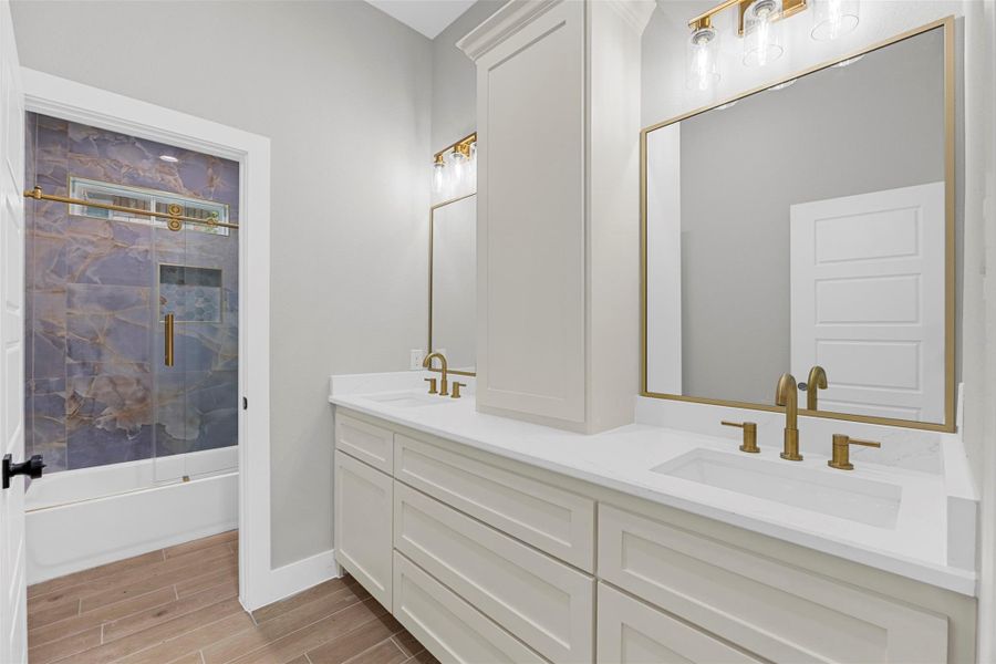 2nd full bath with double sinks..lots of cabinets 2nd full bath with double sinks..lots of cabinets