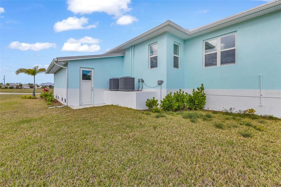 Exterior details and patio area of a home in , Punta Gorda (Image 3).