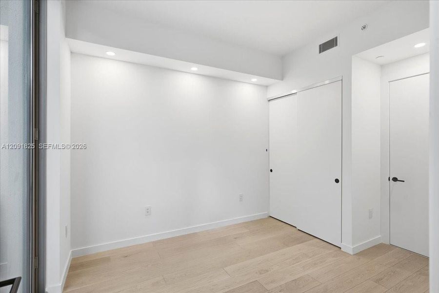 Spacious, unfurnished interior of a new home in , Miami (Image 20).