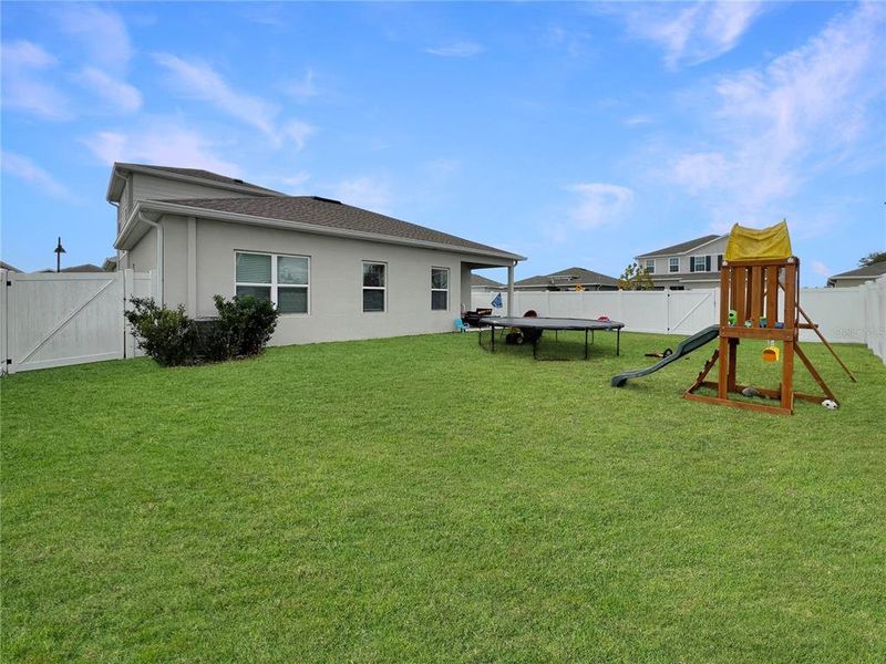 Exterior details and patio area of a home in , Zephyrhills (Image 4).