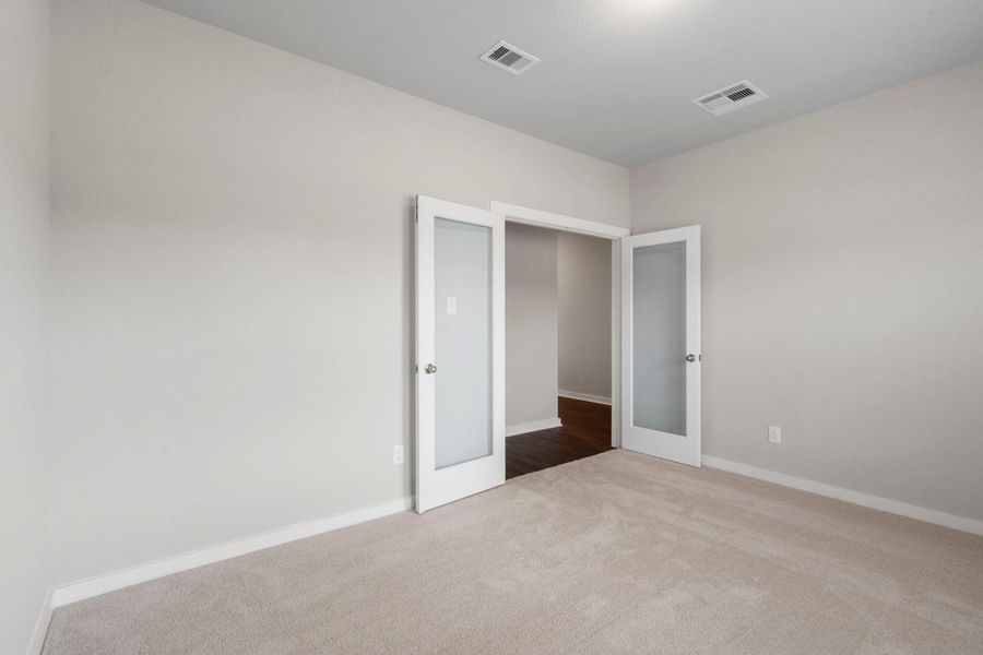 Spacious, unfurnished interior of a new home in River Ranch Trails, Dayton (Image 19).