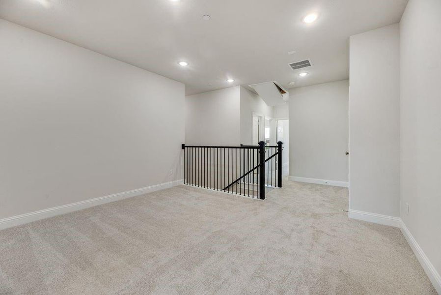 Spacious, unfurnished interior of a new home in Bayside, Rowlett (Image 15).