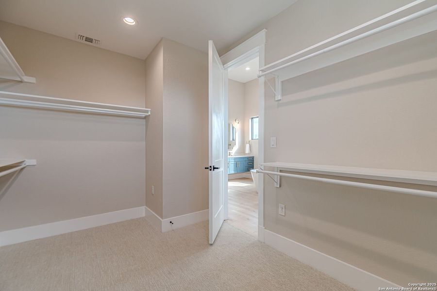 Spacious, unfurnished interior of a new home in , New Braunfels (Image 25). Spacious, unfurnished interior of a new home in , New Braunfels (Image 25).