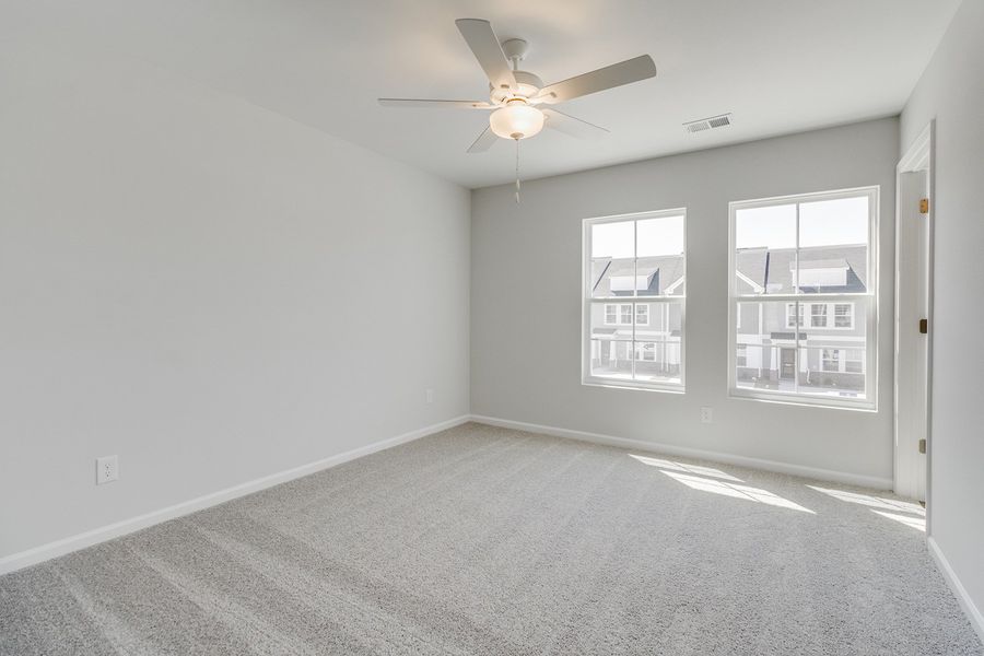 Spacious, unfurnished interior of a new home in Astoria, Columbia (Image 21).