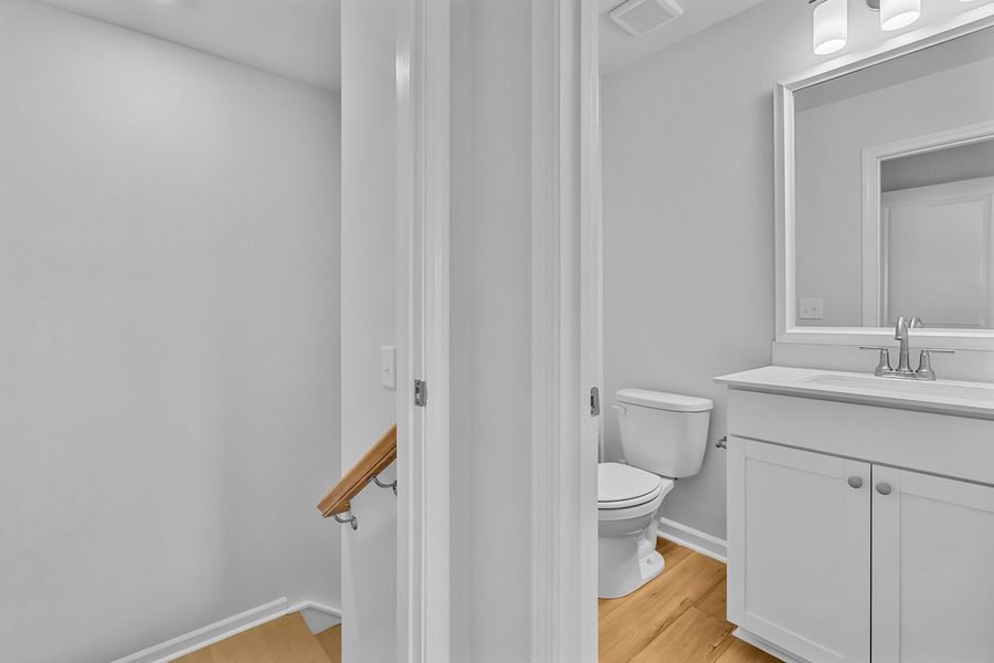 Spacious, unfurnished interior of a new home in Fieldstone, Lexington (Image 28).