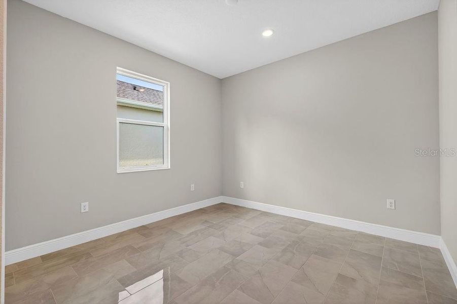 Spacious, unfurnished interior of a new home in , Mount Dora (Image 33).