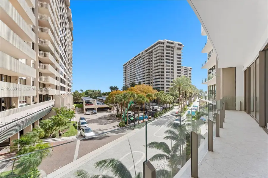 Condo located in Miami, FL showcasing its design and architecture (Image 20).
