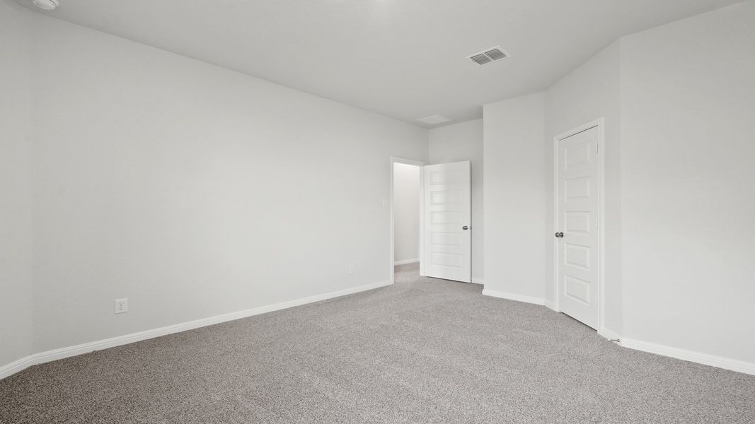 Spacious, unfurnished interior of a new home in Melissa Ranch, San Antonio (Image 18).