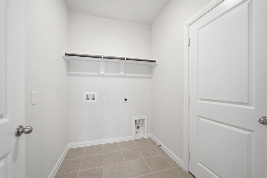 Spacious, unfurnished interior of a new home in La Terra, Celina (Image 58).