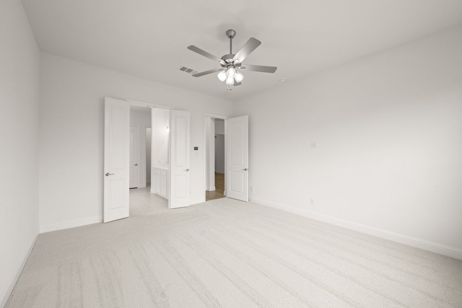 Spacious, unfurnished interior of a new home in Sheppard's Place, Waxahachie (Image 24).