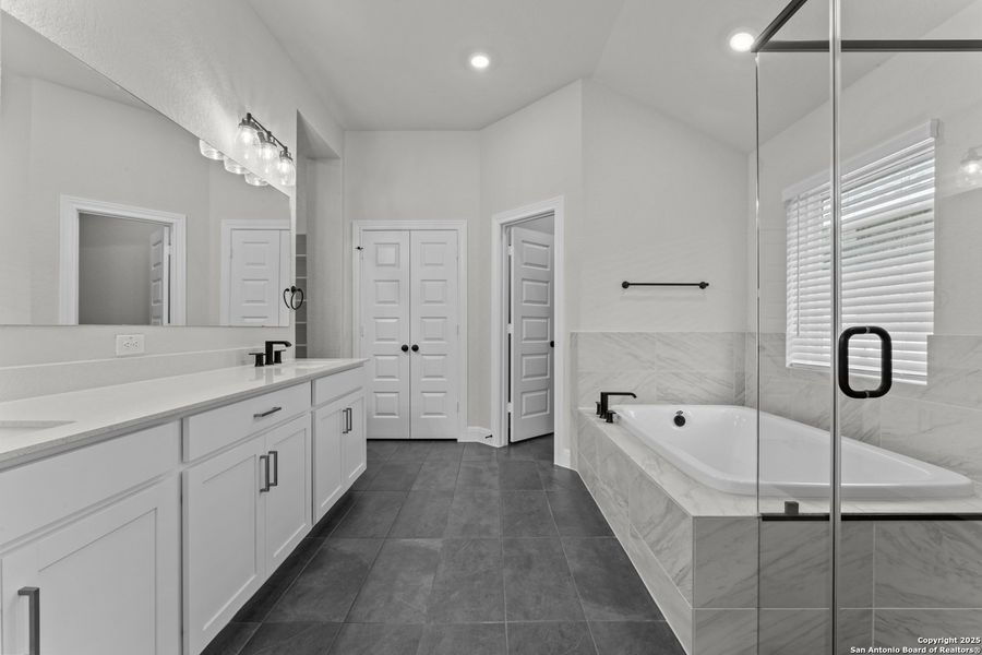 Furnished interior view inside a new home in Davis Ranch 60', San Antonio (Image 3). Furnished interior view inside a new home in Davis Ranch 60', San Antonio (Image 3).