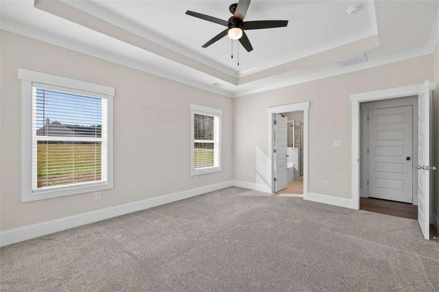 Spacious, unfurnished interior of a new home in , Comer (Image 23).