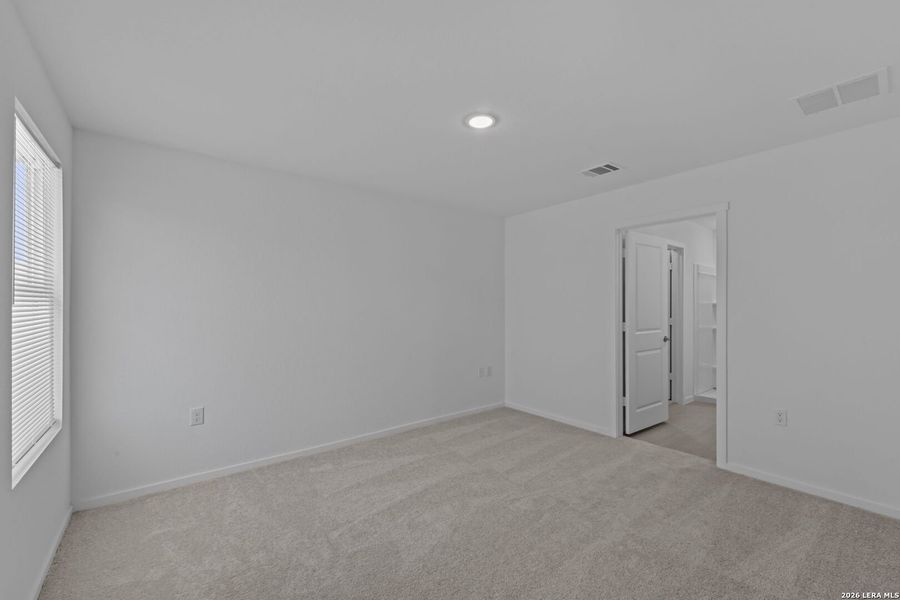 Spacious, unfurnished interior of a new home in Valle Sol, San Antonio (Image 21).