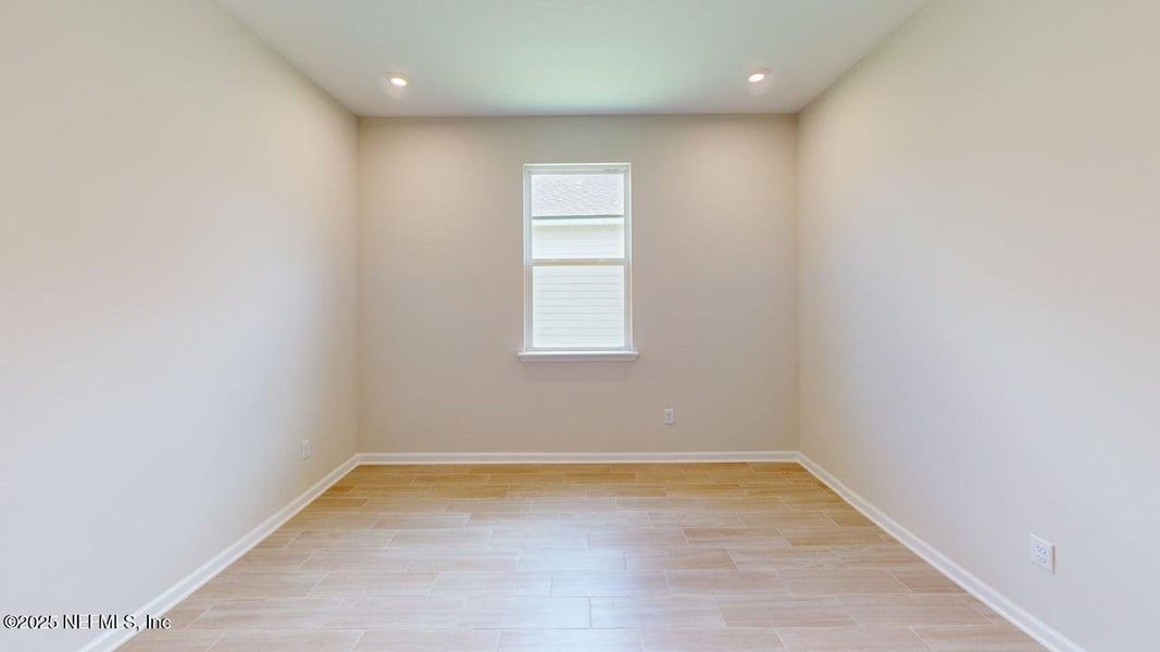 Spacious, unfurnished interior of a new home in Lakes at Bella Lago, Green Cove Springs (Image 11).