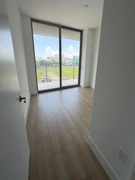 Spacious, unfurnished interior of a new home in , Miami (Image 12).