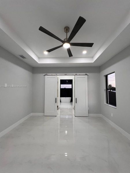 Spacious, unfurnished interior of a new home in , Cape Coral (Image 58).