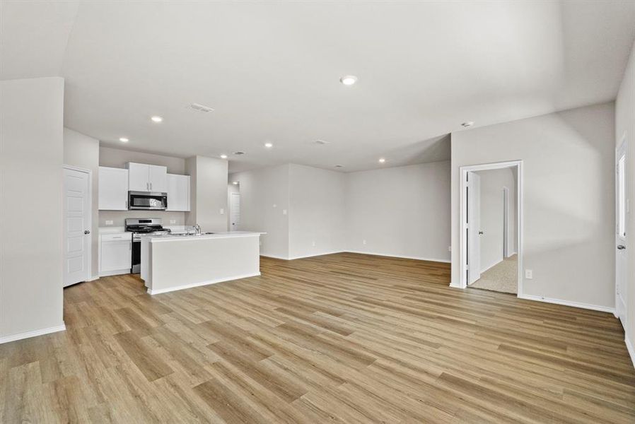 Spacious, unfurnished interior of a new home in Sunnycreek, Crowley (Image 22).