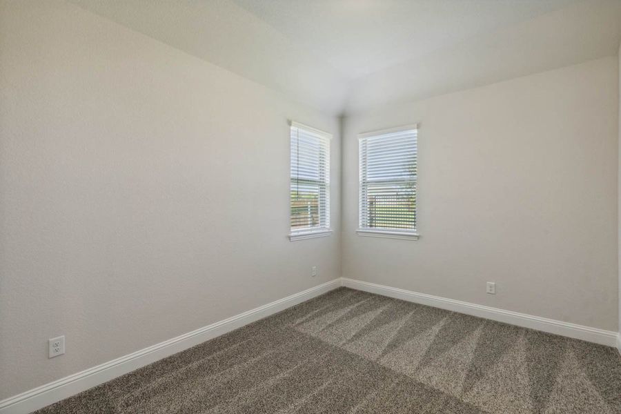 Spacious, unfurnished interior of a new home in Oaks of North Grove, Waxahachie (Image 35).