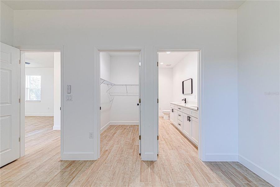 Spacious, unfurnished interior of a new home in , Ocklawaha (Image 36).