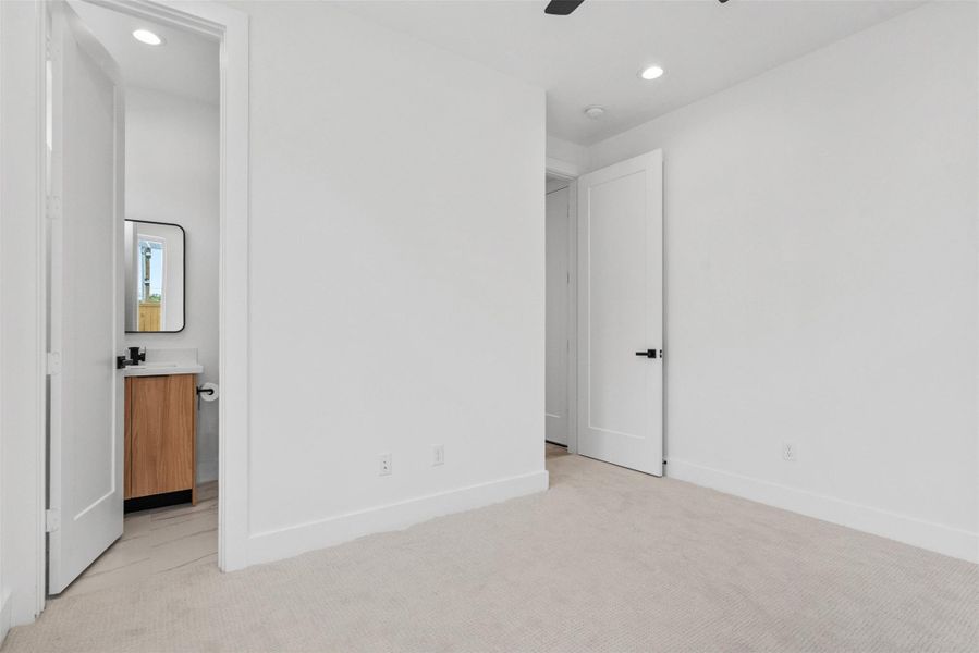 Spacious, unfurnished interior of a new home in , Houston (Image 17).