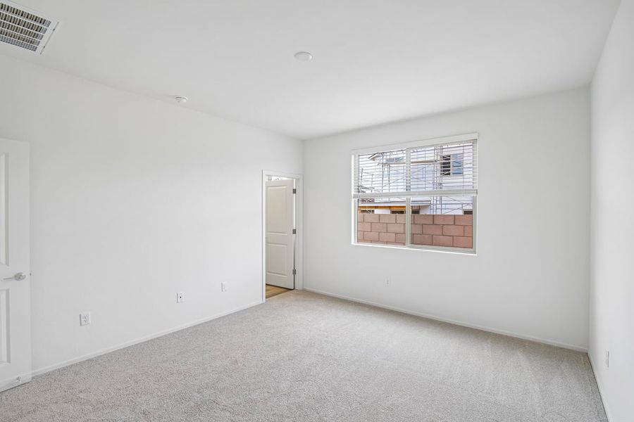 Spacious, unfurnished interior of a new home in Mirador Ridge Blossom, Tucson (Image 18).