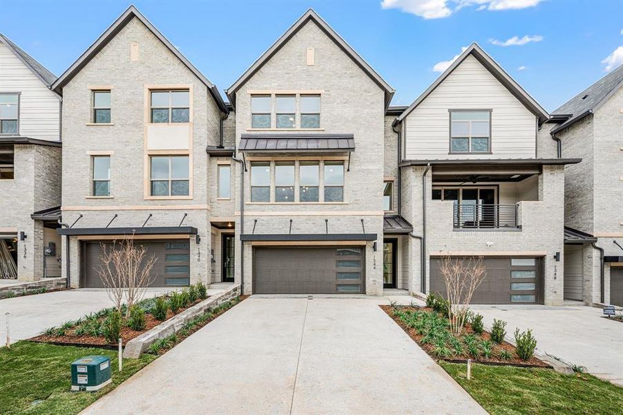 Gorgeous and loaded with style & sophistication, our new townhomes offer gracious living in Linkside at Las Colinas! Gorgeous and loaded with style & sophistication, our new townhomes offer gracious living in Linkside at Las Colinas!