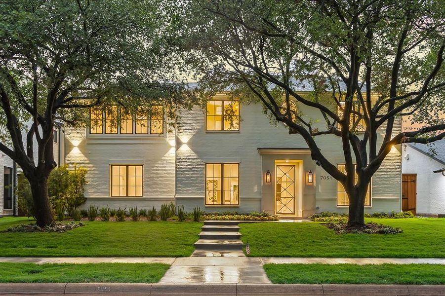 Front exterior of a new home in , Dallas, TX, highlighting curb appeal (Image 25). Front exterior of a new home in , Dallas, TX, highlighting curb appeal (Image 25).