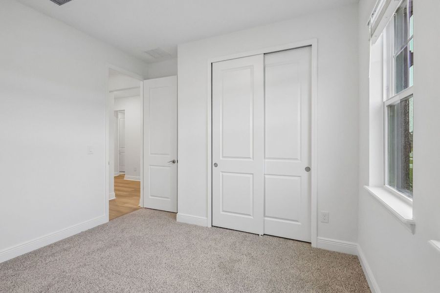 Spacious, unfurnished interior of a new home in Legends Preserve - Signature Series, Daytona Beach (Image 17).