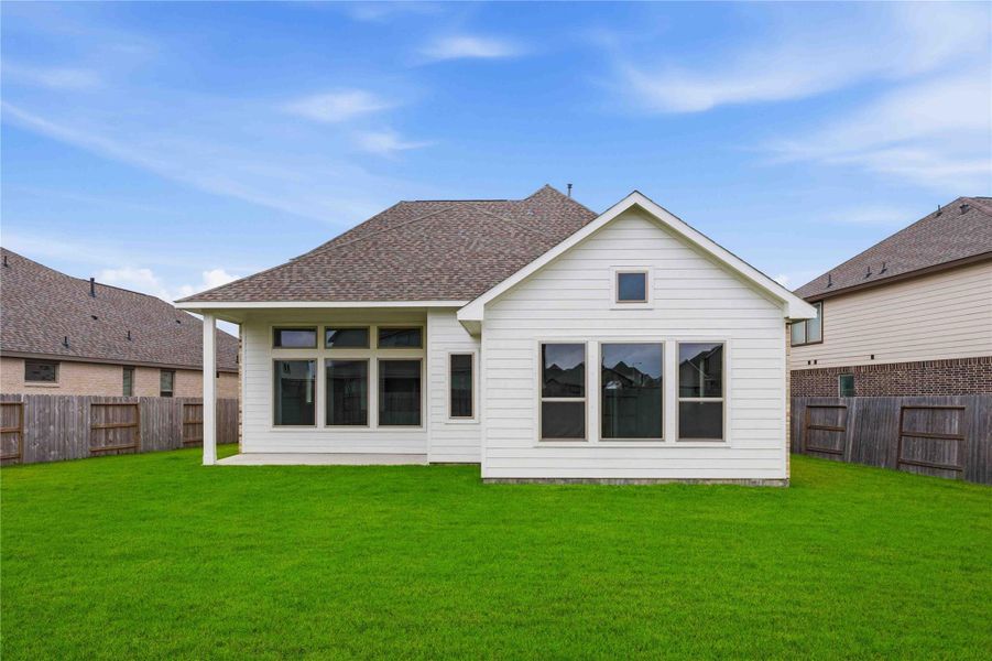 Exterior details and patio area of a home in Lago Mar  50'  &  55', Texas City (Image 22).