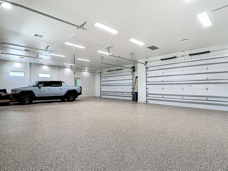 Spacious, unfurnished interior of a new home in , Fort Myers (Image 23).