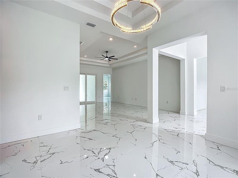 Spacious, unfurnished interior of a new home in , Plant City (Image 33).