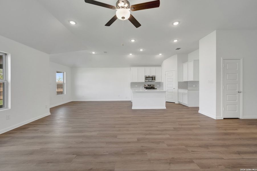 Spacious, unfurnished interior of a new home in Paloma Park, Converse (Image 47).