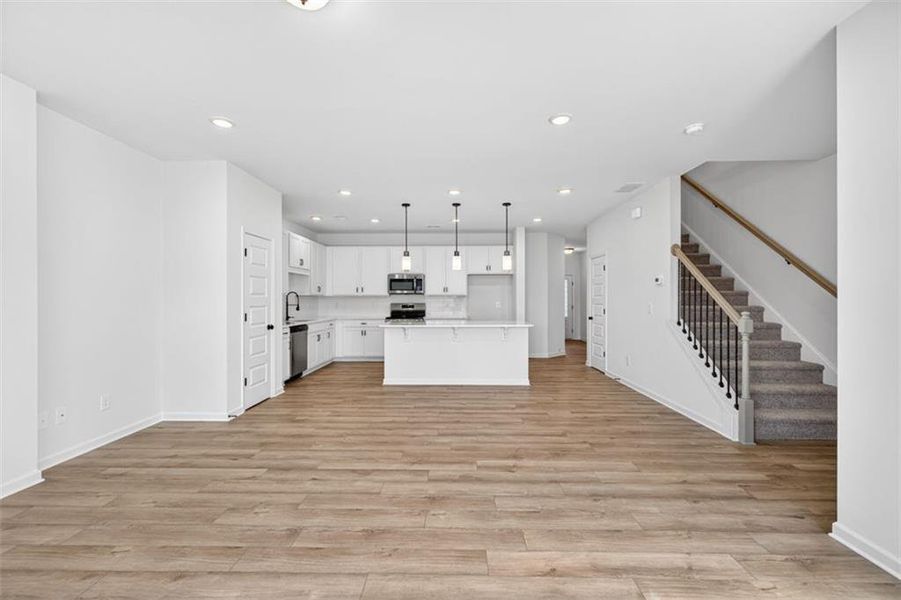 Spacious, unfurnished interior of a new home in Sanders Park, Austell (Image 20).