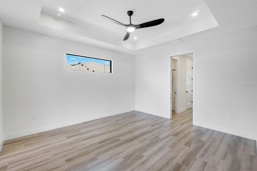 Spacious, unfurnished interior of a new home in , Port Charlotte (Image 14).