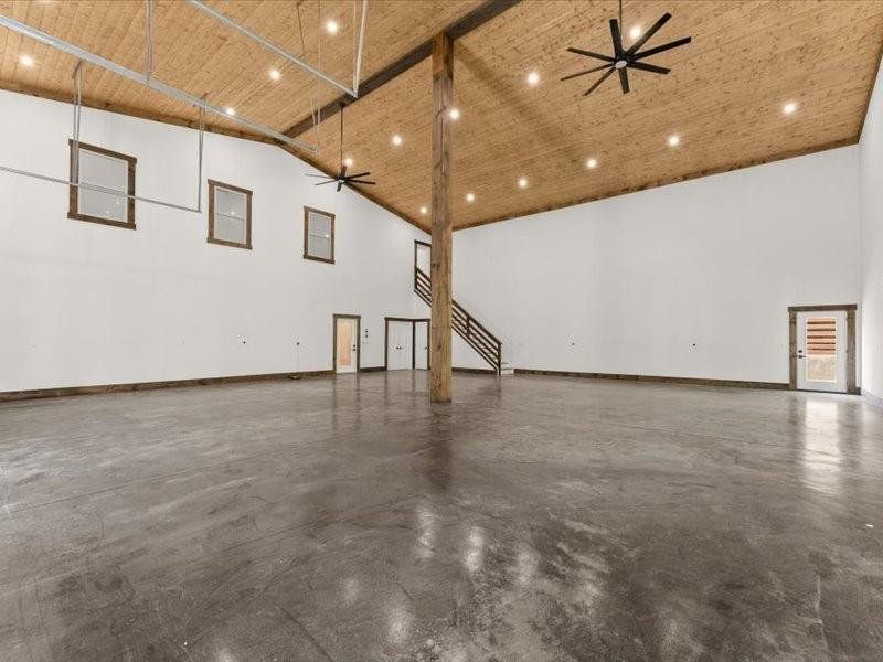 Spacious, unfurnished interior of a new home in , Dahlonega (Image 89).