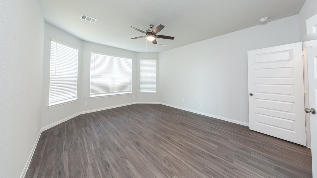 Representative unfurnished interior of a home built from the The Hawthorn by Legend Homes in Rocky Creek Crossing, Crowley (Image 20).
