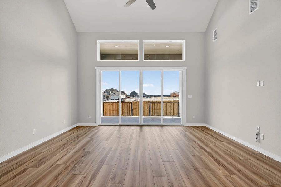 Spacious, unfurnished interior of a new home in Lariat, Liberty Hill (Image 28).