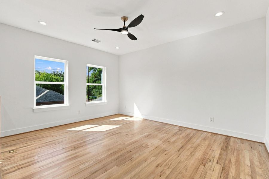 Spacious, unfurnished interior of a new home in , Houston (Image 39).
