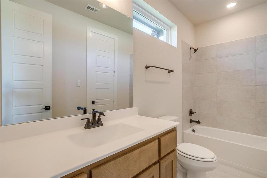 Furnished interior view inside a new home in Sweetgrass, Haslet (Image 9). Furnished interior view inside a new home in Sweetgrass, Haslet (Image 9).