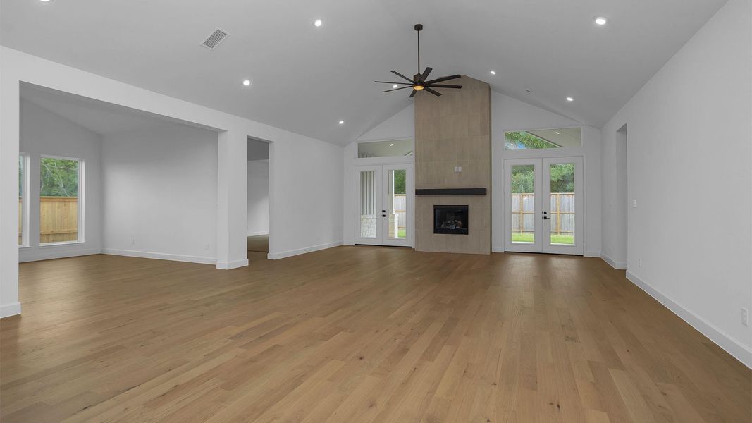 Image 21 of a home in Fulshear Lakes 80'.