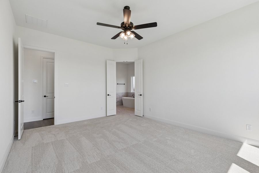 Spacious, unfurnished interior of a new home in Cambridge Manor, North Richland Hills (Image 20). Spacious, unfurnished interior of a new home in Cambridge Manor, North Richland Hills (Image 20).